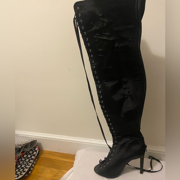 Thigh high lace up boot - Picture 3 of 3